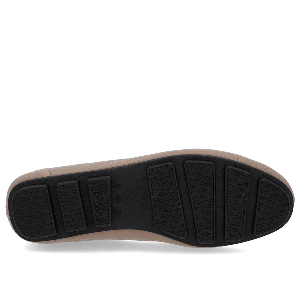 Loafer Marrom Claro em Couro com Costuras Detalhadas Confortáveis