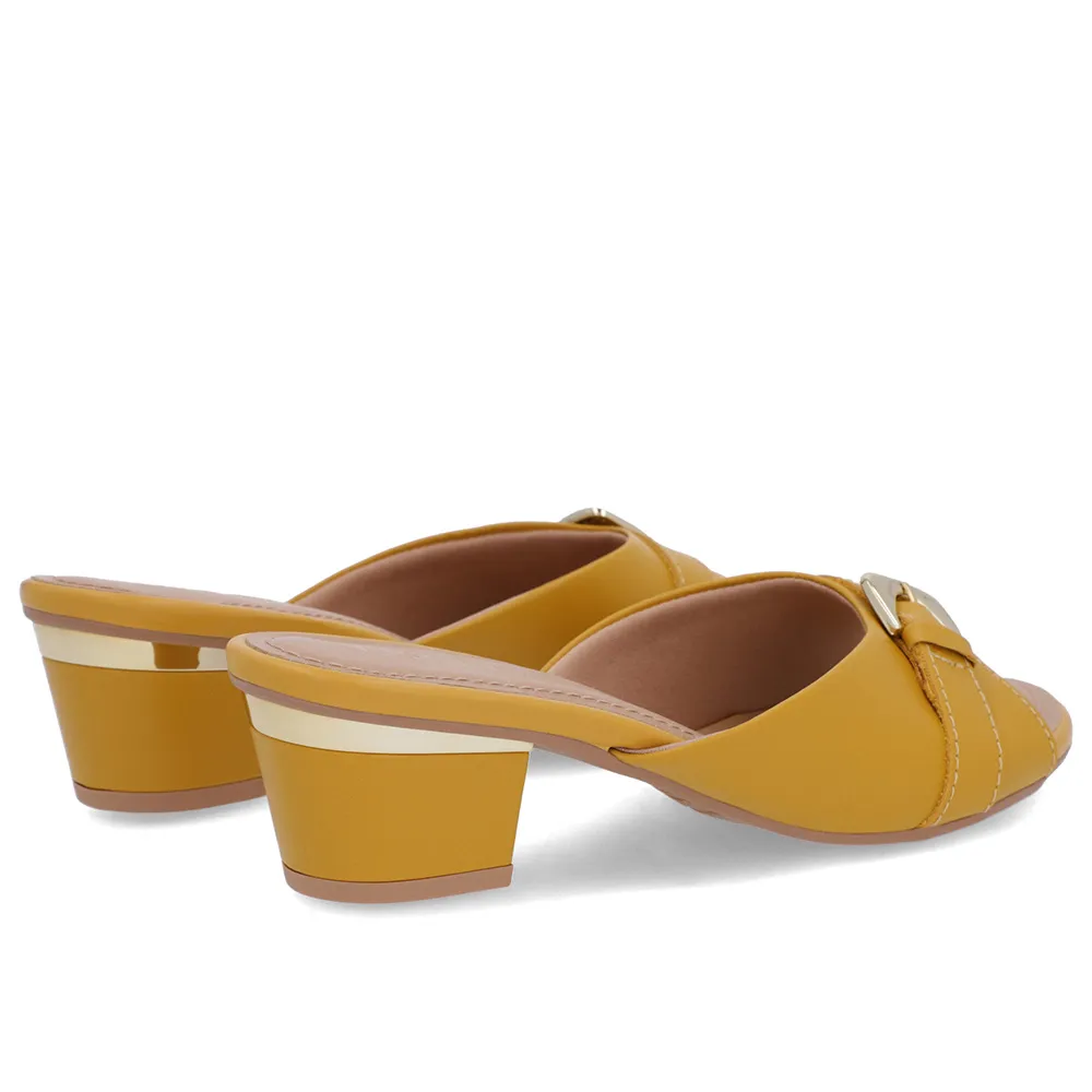 Tamanco Amarelo em Couro com Enfeite Elegante e Conforto Premium