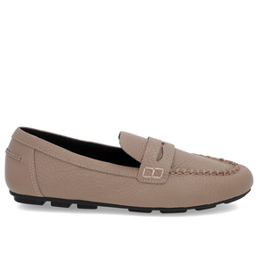 Loafer Marrom Claro em Couro com Costuras Detalhadas Confortáveis