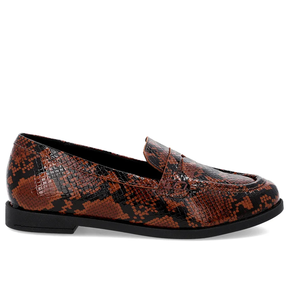 Mocassim de Couro Animal Print Cobra com Tira Ajustável Confortável