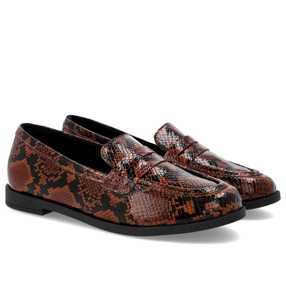 Mocassim de Couro Animal Print Cobra com Tira Ajustável Confortável