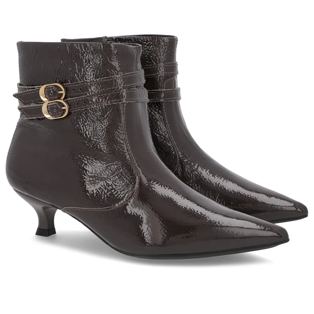 Bota Feminina Bico Fino Salto Kitten Marrom Verniz Com Tiras Elegantes
