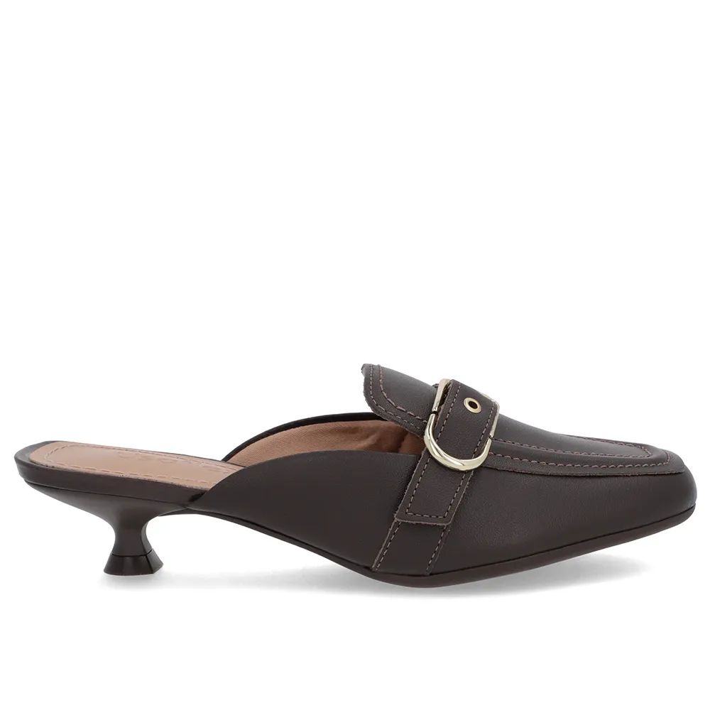 Mule Marrom em Couro com Salto Kitten e Fivela Elegante Feminino