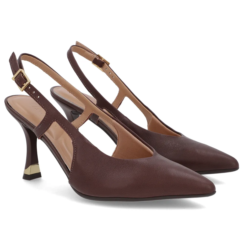 Slingback Marrom em Couro Texturizado com Tira Lateral Confortável