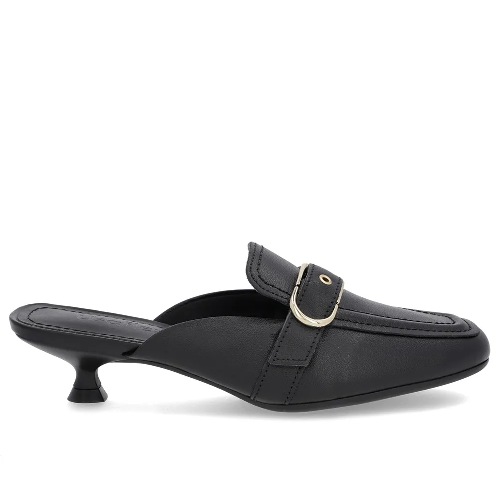Mule Preta em Couro Elegante Salto Kitten com Fivela Ajustável Feminina