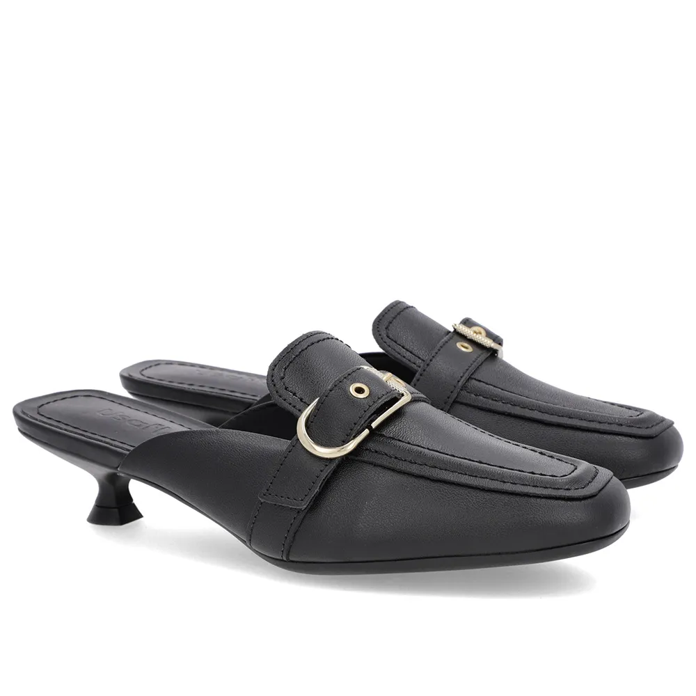 Mule Preta em Couro Elegante Salto Kitten com Fivela Ajustável Feminina