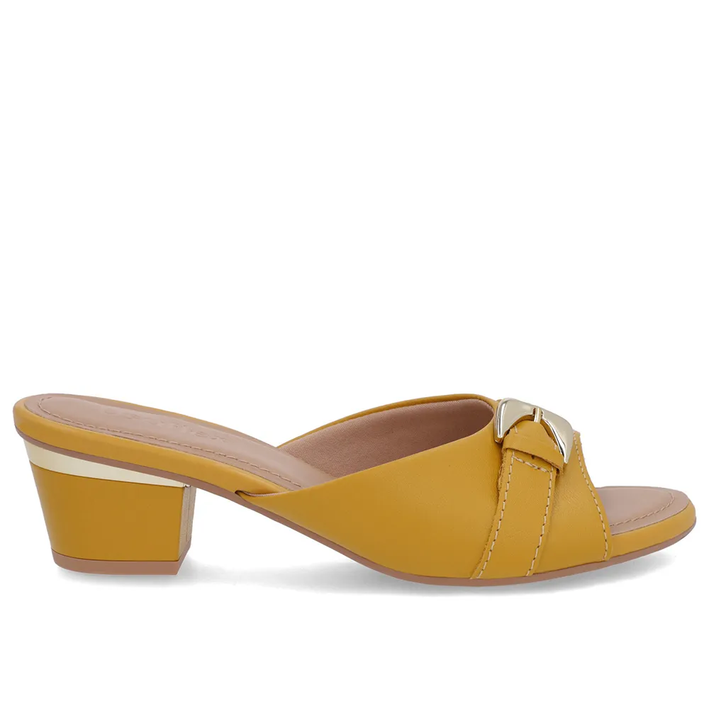 Tamanco Amarelo em Couro com Enfeite Elegante e Conforto Premium