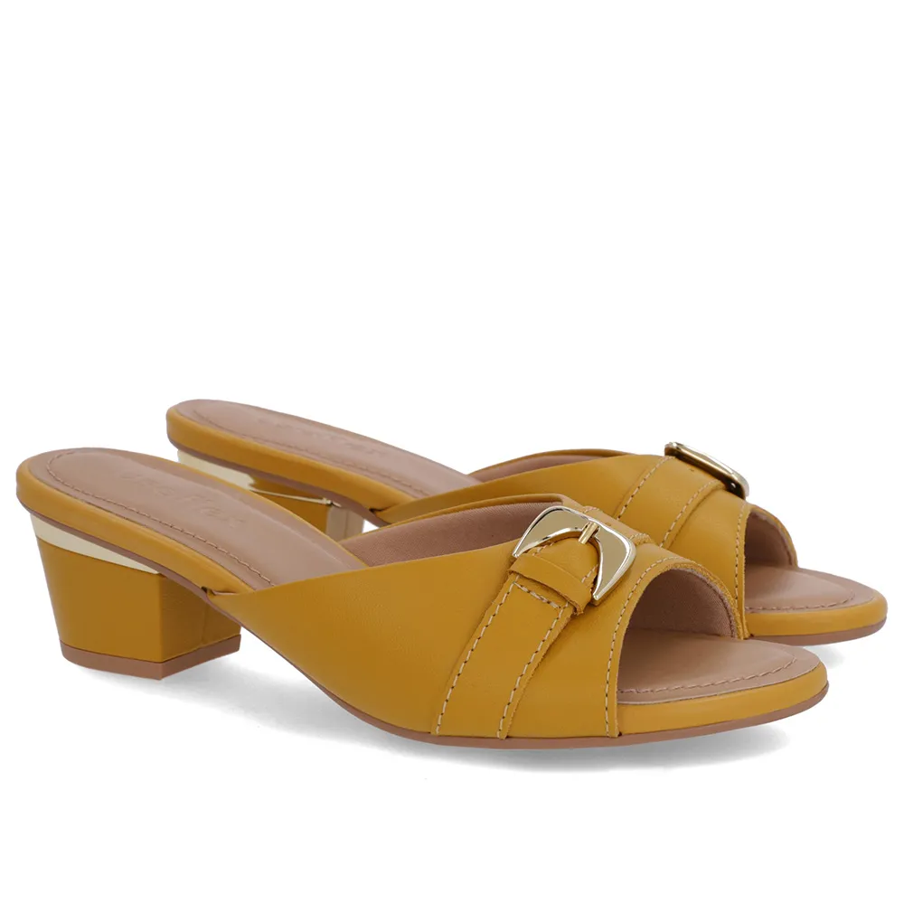 Tamanco Amarelo em Couro com Enfeite Elegante e Conforto Premium